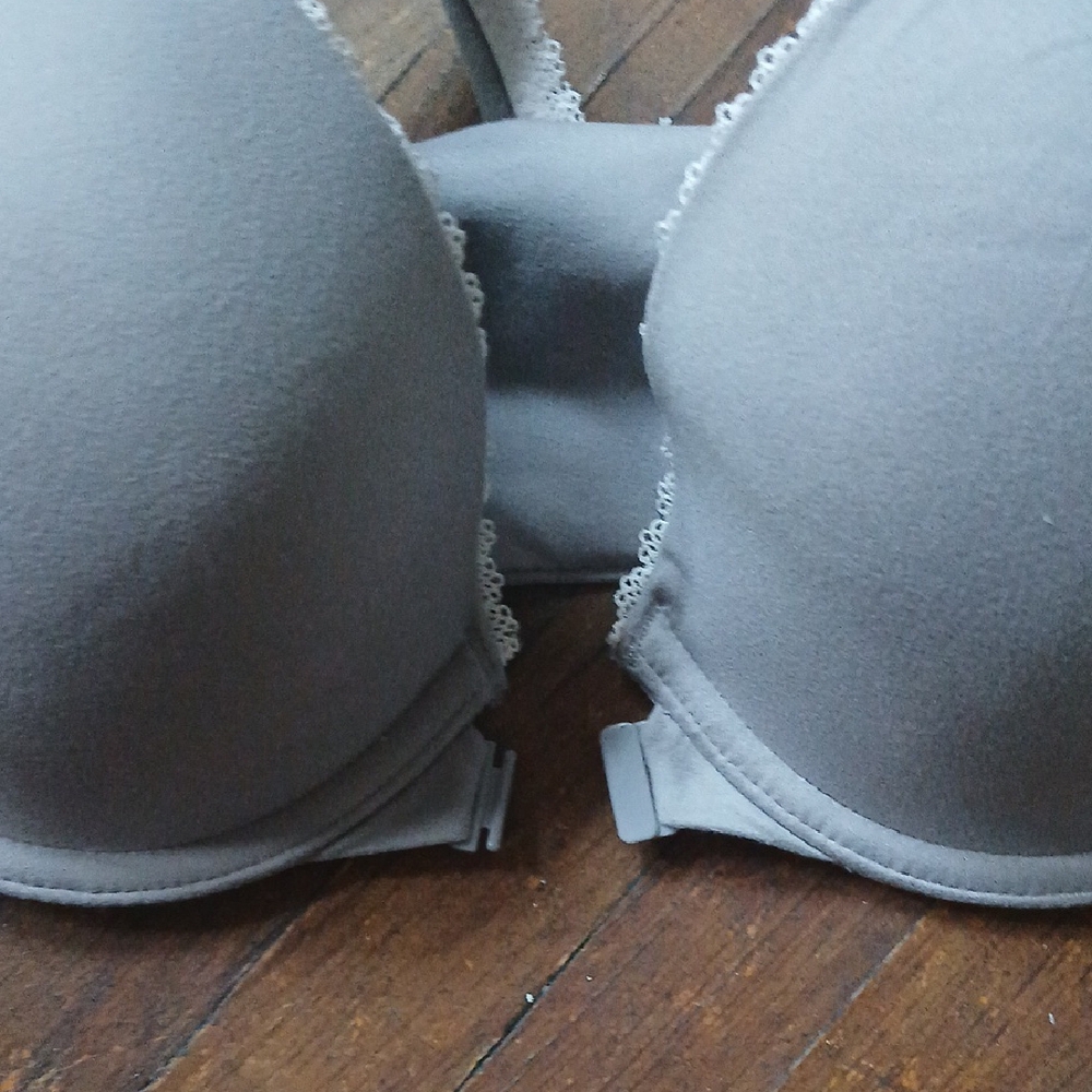 Victoria's Secret Seamless Bra Intimates - Picture 10 of 11
